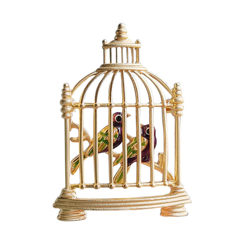 Presentation of the bird brooch in gift packaging