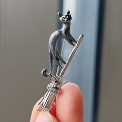 Elegant cat-themed brooch with electroplated finish