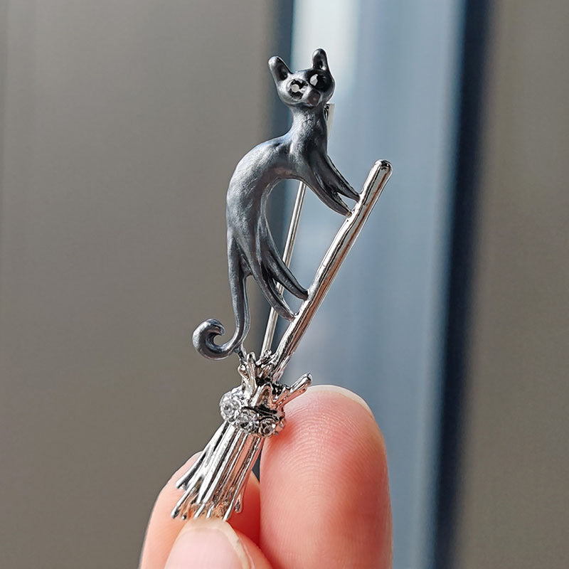 Elegant cat-themed brooch with electroplated finish