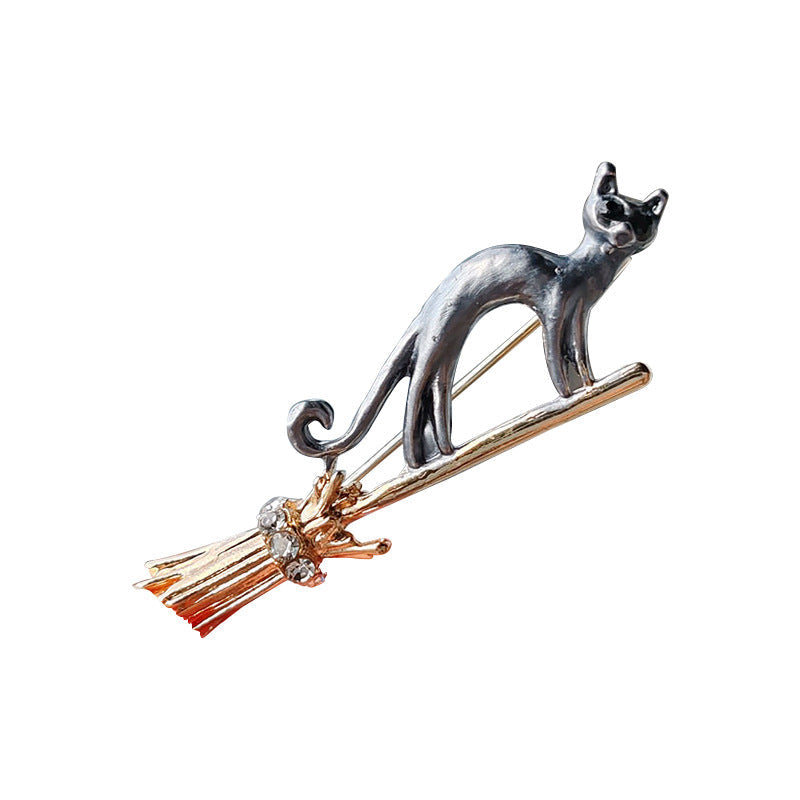 Versatile animal brooch for all occasions