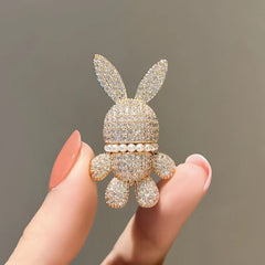 brooch displayed with pearl accessories