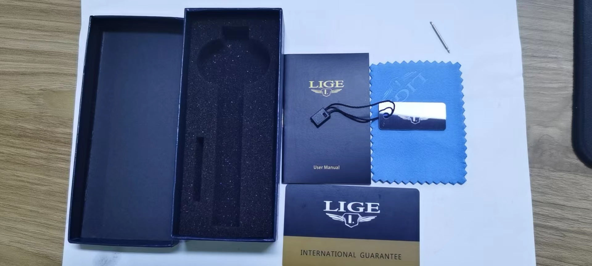 Side view of LIGE watch storage box