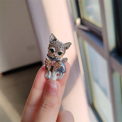 Versatile brooch used on a handbag