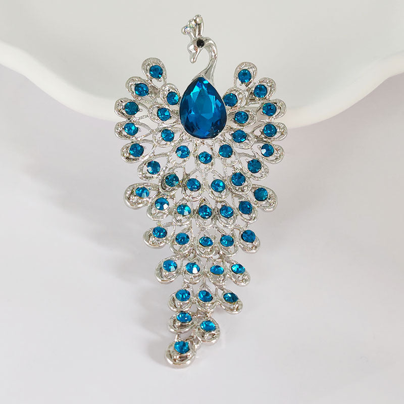 Versatile vintage style brooch display