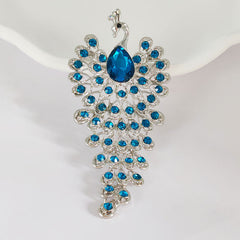 Versatile vintage style brooch display