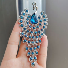 Stylish brooch for jackets and bags