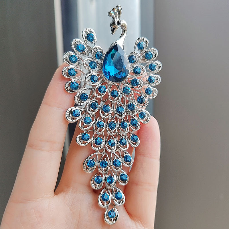 Stylish brooch for jackets and bags