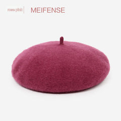 Chic white wool beret in stylish design