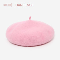 Chic white wool beret in stylish design