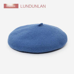 Chic white wool beret in stylish design