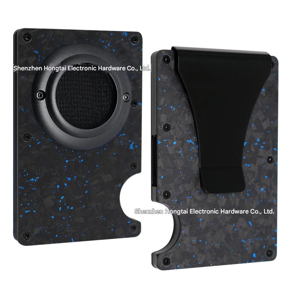 Stylish use of compact wallet on the go