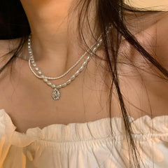 Chic Women's Silver Pearl Necklace Image 1