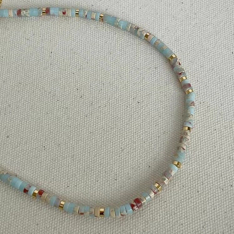 Adjustable length Shoushan stone necklace display