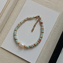 Trendy beaded necklace with colour variations