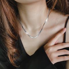 Choker Necklace Display with Accessories Image 9