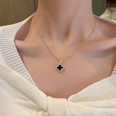 Layered fashion with the four-leaf clover necklace