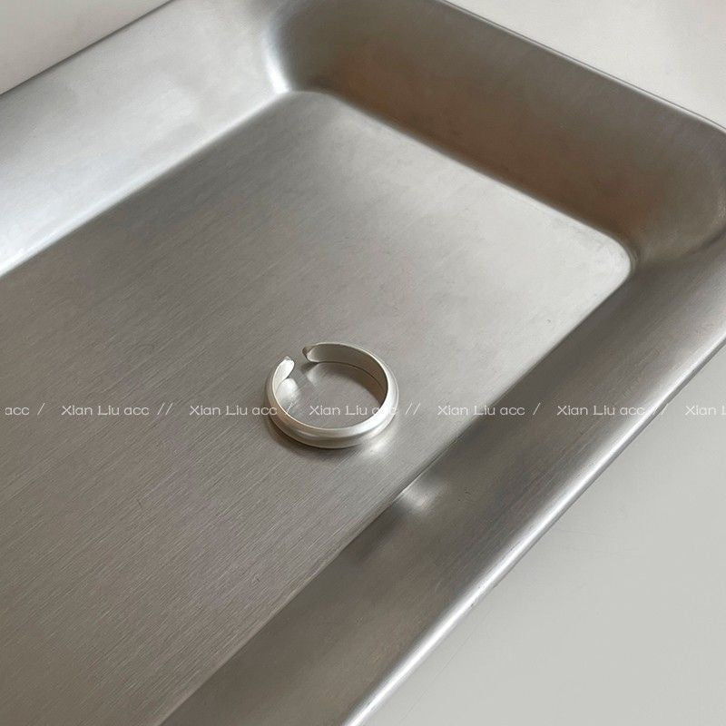 Women's geometric ring with unique design