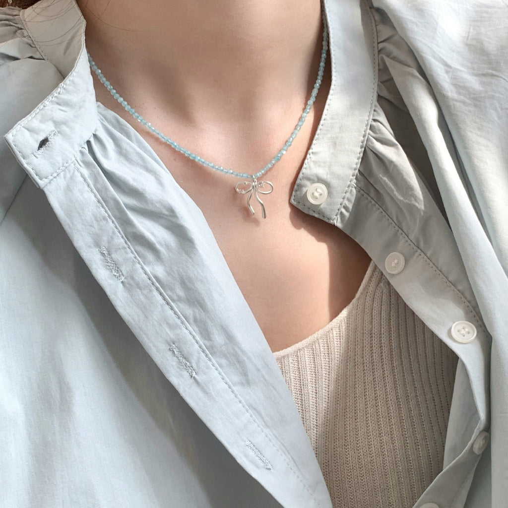 Elegant layering necklace with bowknot design