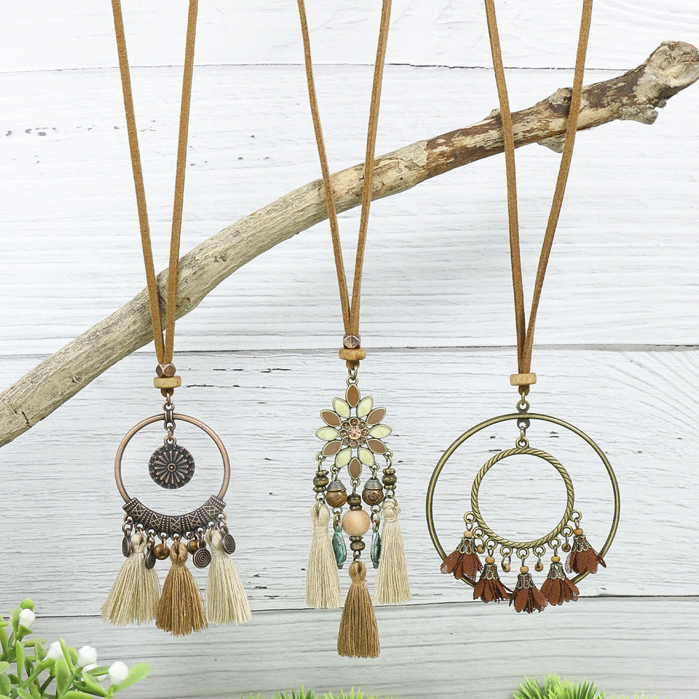 unique design of floral pendant necklace