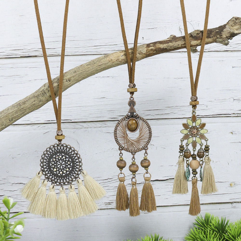 vintage-inspired long necklace
