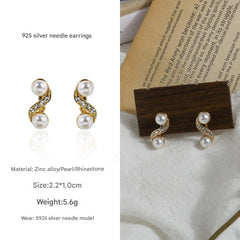Women wearing vintage flower pearl earrings 6