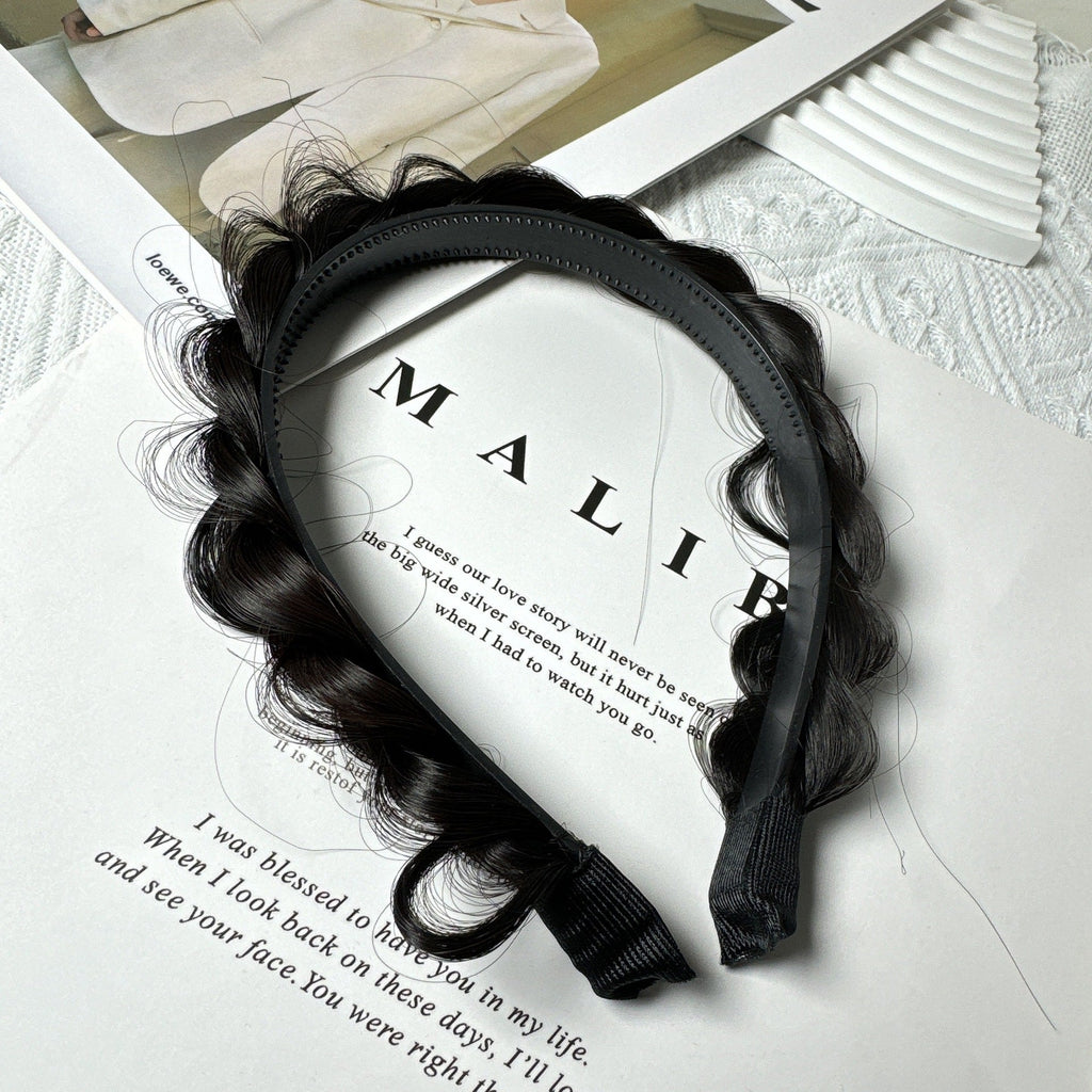 Stylish hairband suitable for special occasions
