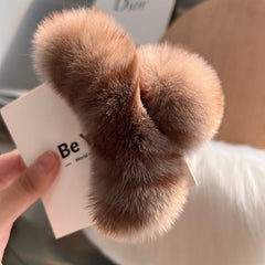 Elegant leopard print rabbit fur claw clip design