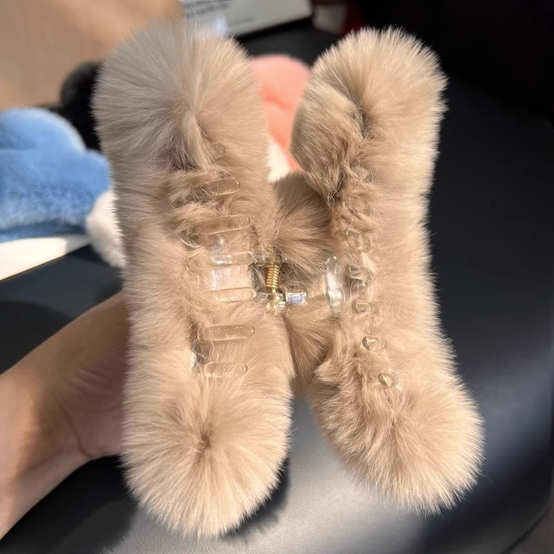 Elegant leopard print rabbit fur claw clip design