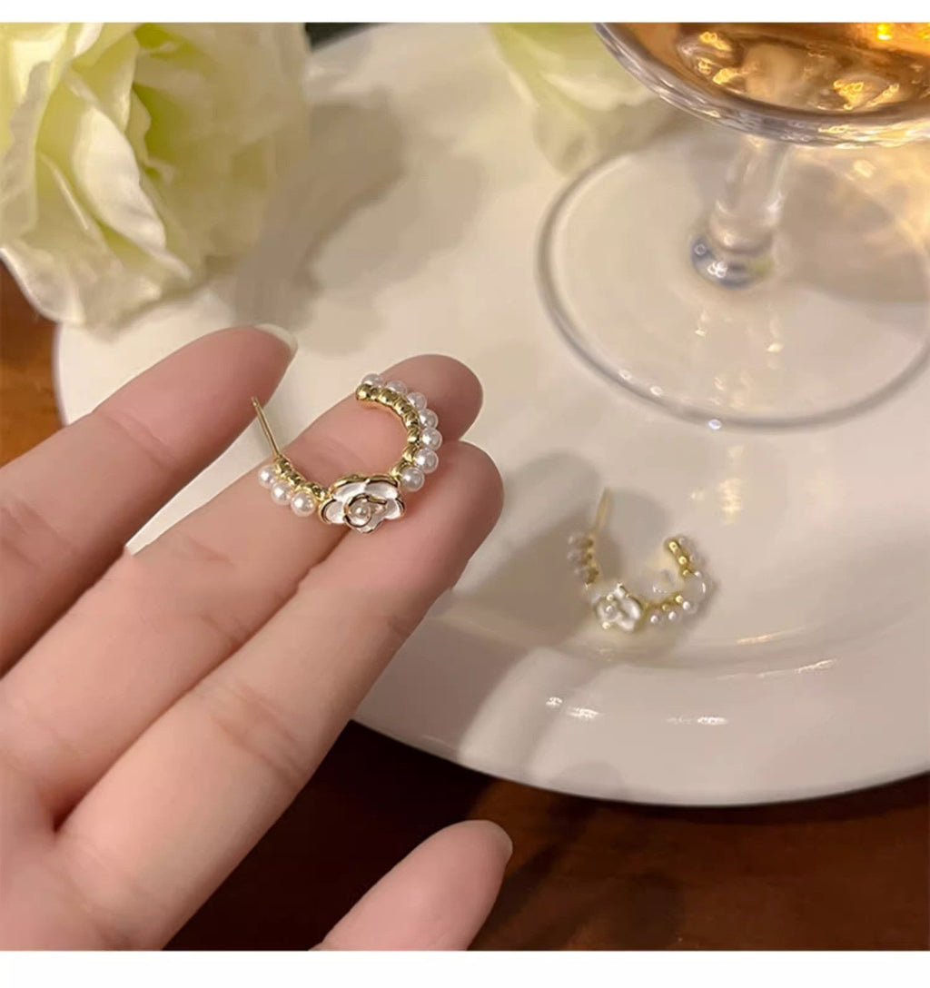 Beautiful pearl stud earrings with floral motifs