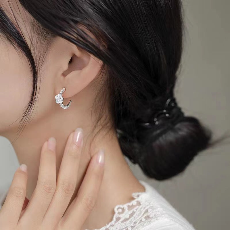 Trendy earrings for women in platinum white