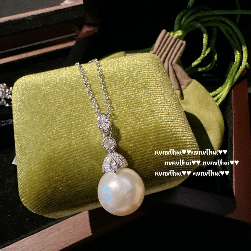 Zircon drops on elegant necklace