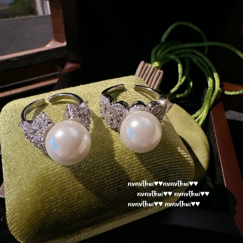 Fashionable butterfly pearl necklace on display