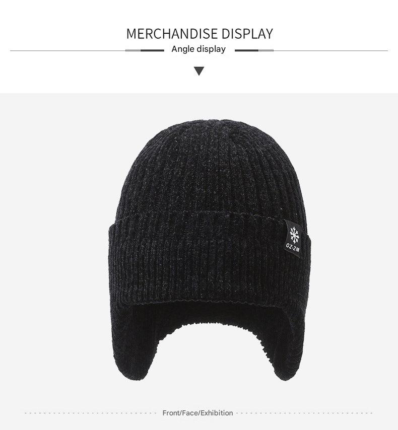 Windproof knitted hat in brown for skiing