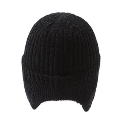 Windproof knitted hat in brown for skiing