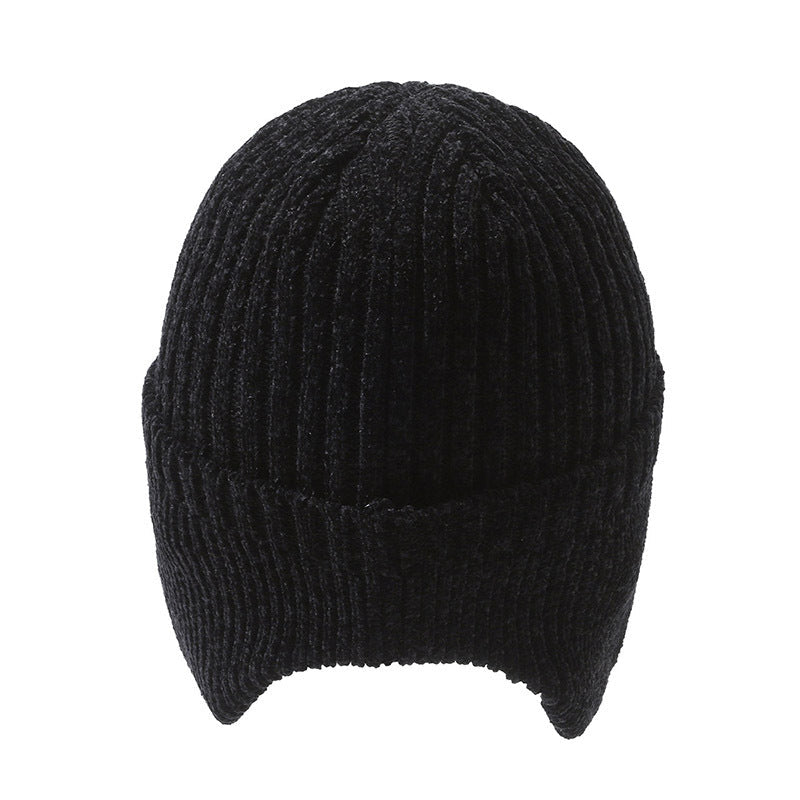 Windproof knitted hat in brown for skiing