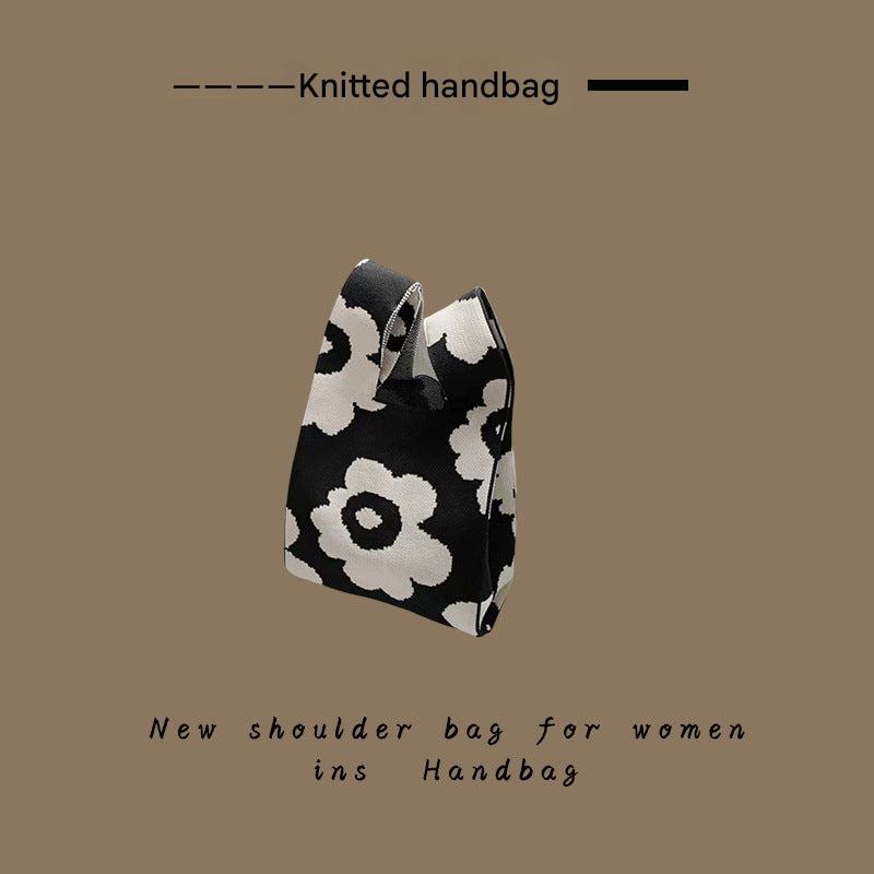 Spacious interior of the knitted tote bag