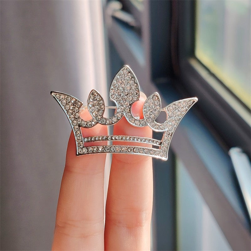Elegant silver brooch with rhinestones