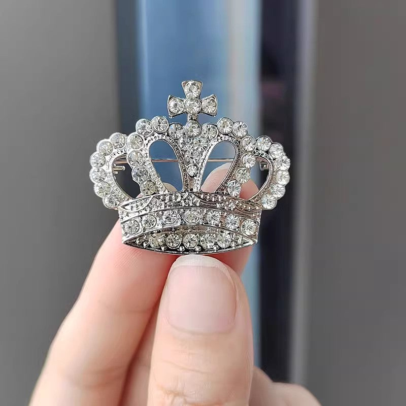 Alloy crown brooch with sparkling detail
