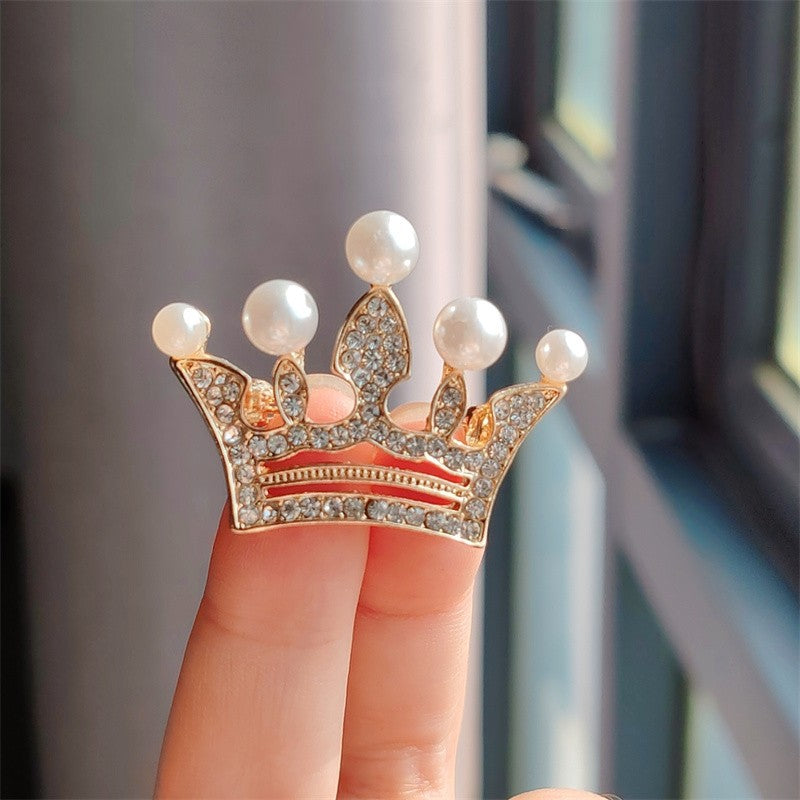 Duo of crown brooches for couples