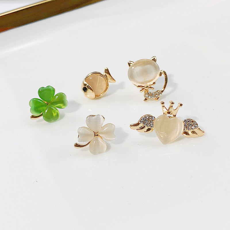 Elegant anti-slip brooch for women featured