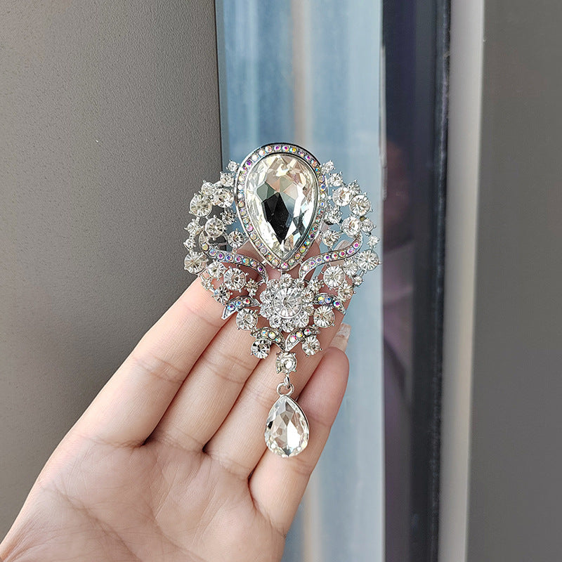 vintage crystal drop brooch image 7