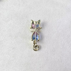 Beautifully crafted cat brooch in multicolour