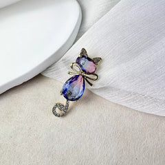 Detail of the unique animal-shaped pin