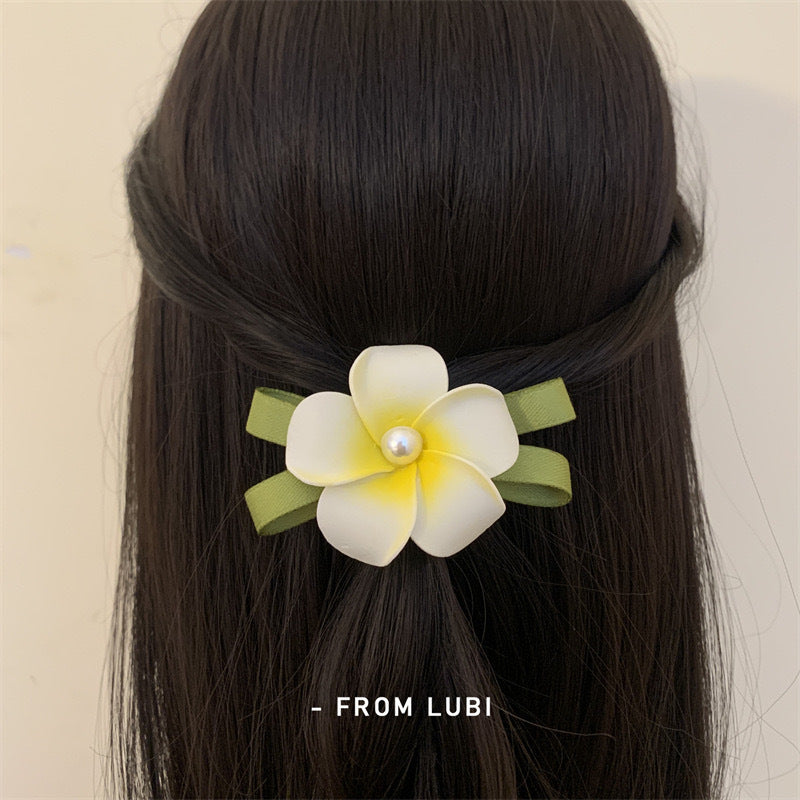 Lightweight hair clips ideal for beach outings