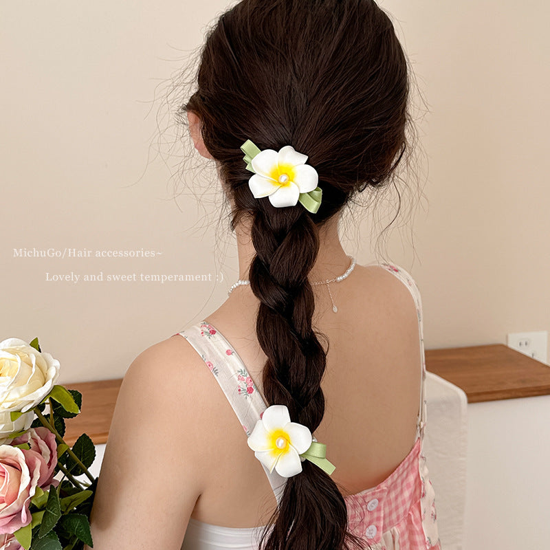 Fashionable floral headband for summer styling