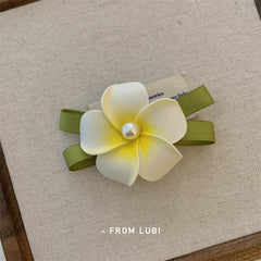 Lightweight hair clips ideal for beach outings