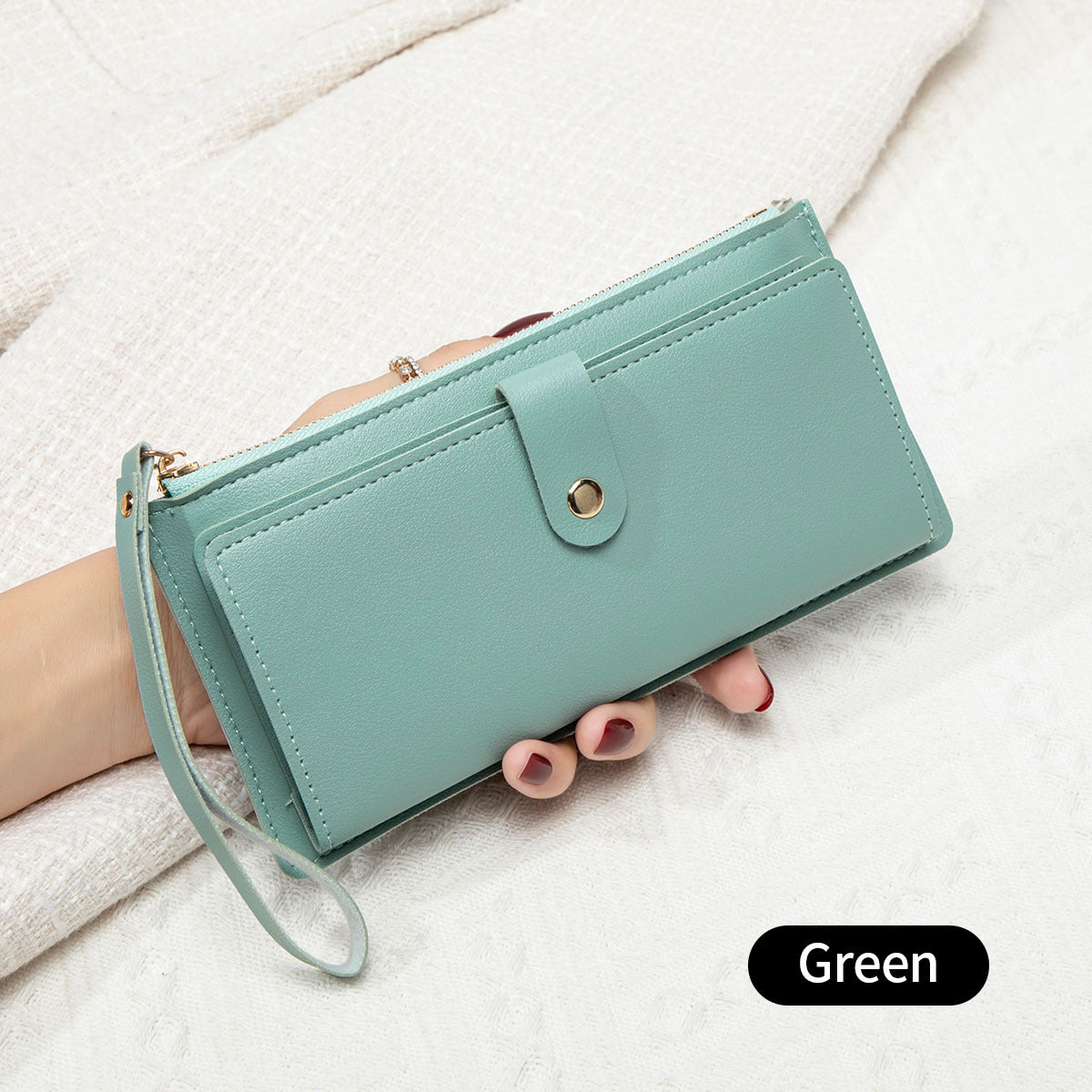 Stylish women's wallet in lilac with multiple card slots