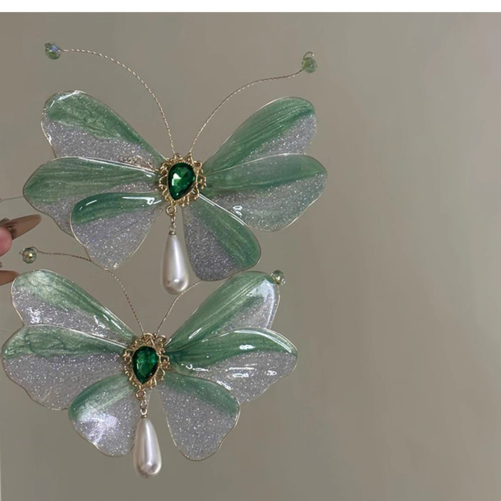 pink polka dot butterfly clip on display