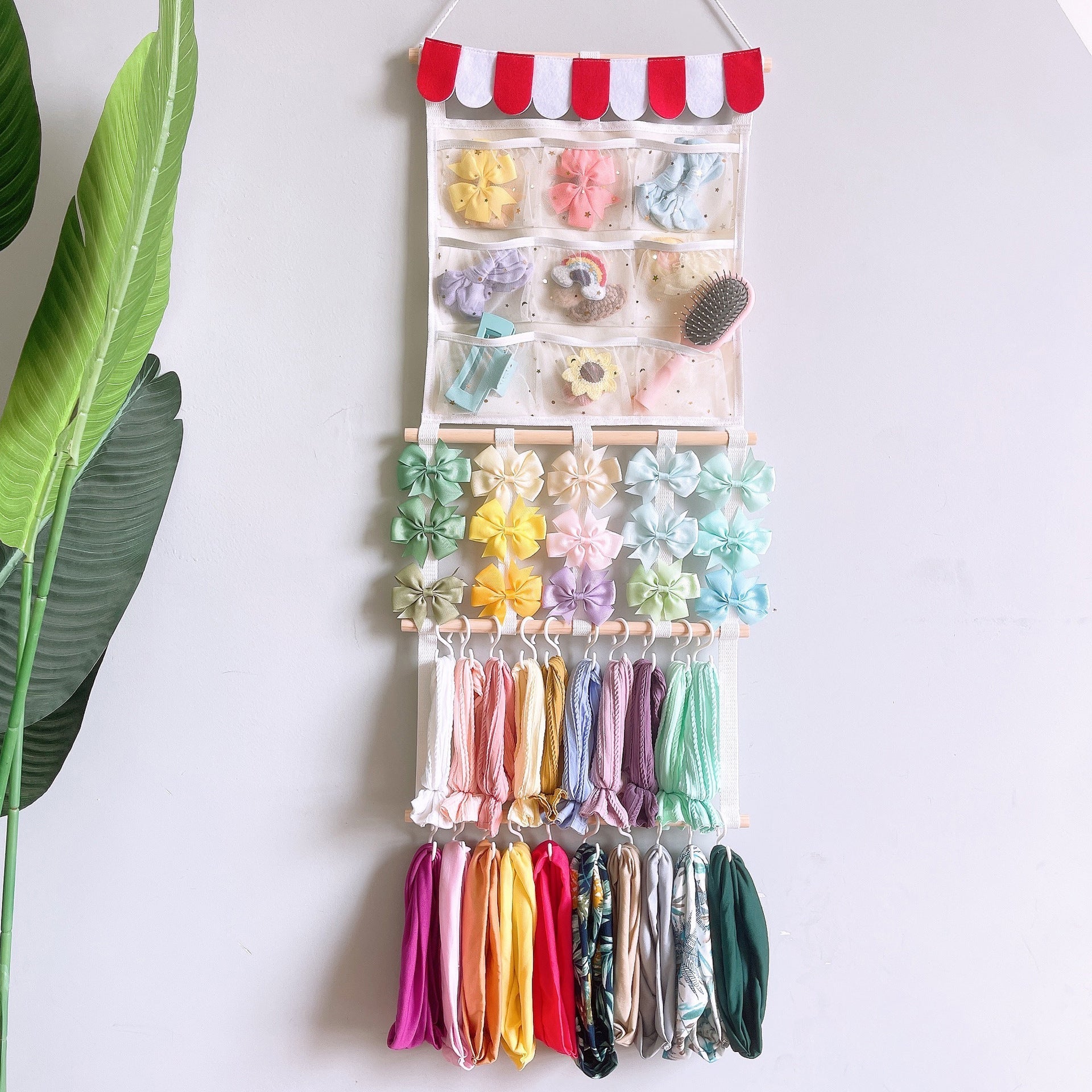Stylish wall-mounted hair accessory organiser with bows